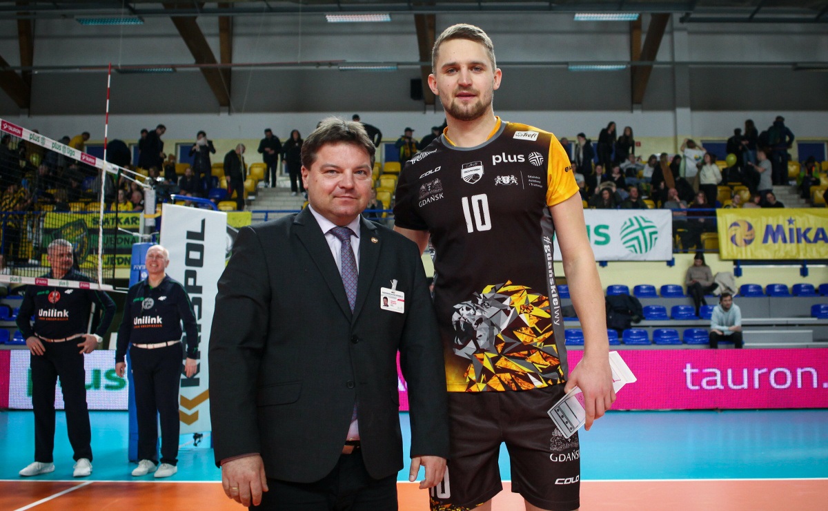 瑞士横扫波兰，哈兰德高光表现