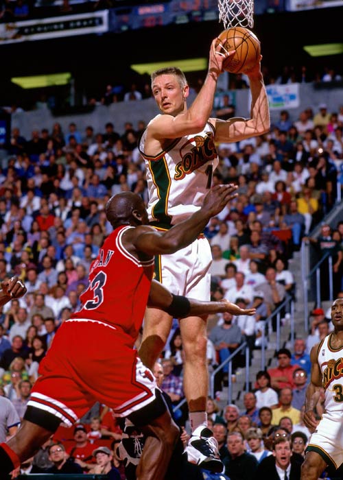 德国队完胜波兰队，马龙状态火热