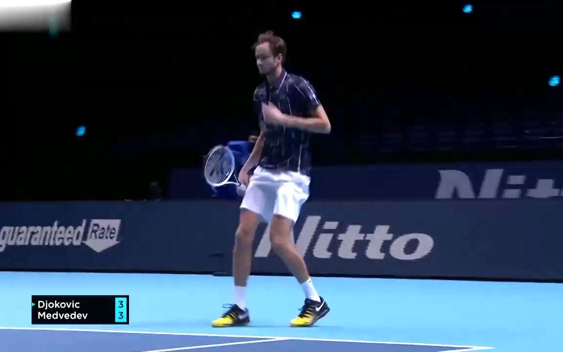 法网力克ATP总决赛，梅德韦杰夫扛起全队