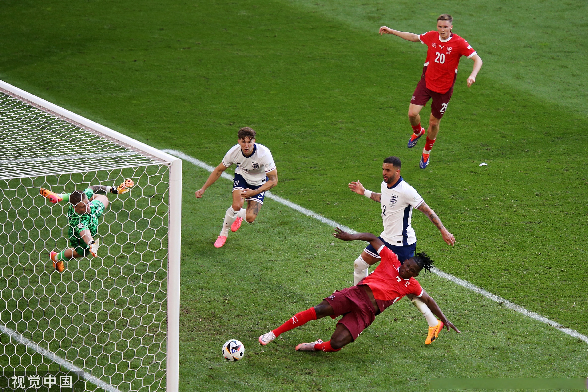 葡萄牙队完胜英格兰队，林高远点燃赛场