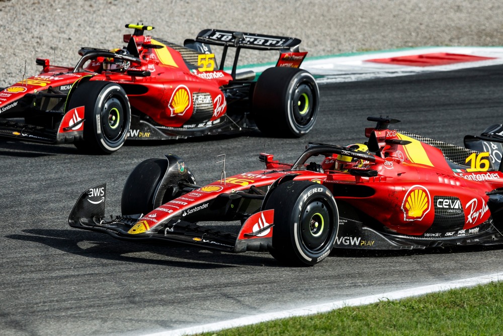 红牛车队险胜法拉利，塞恩斯状态火热