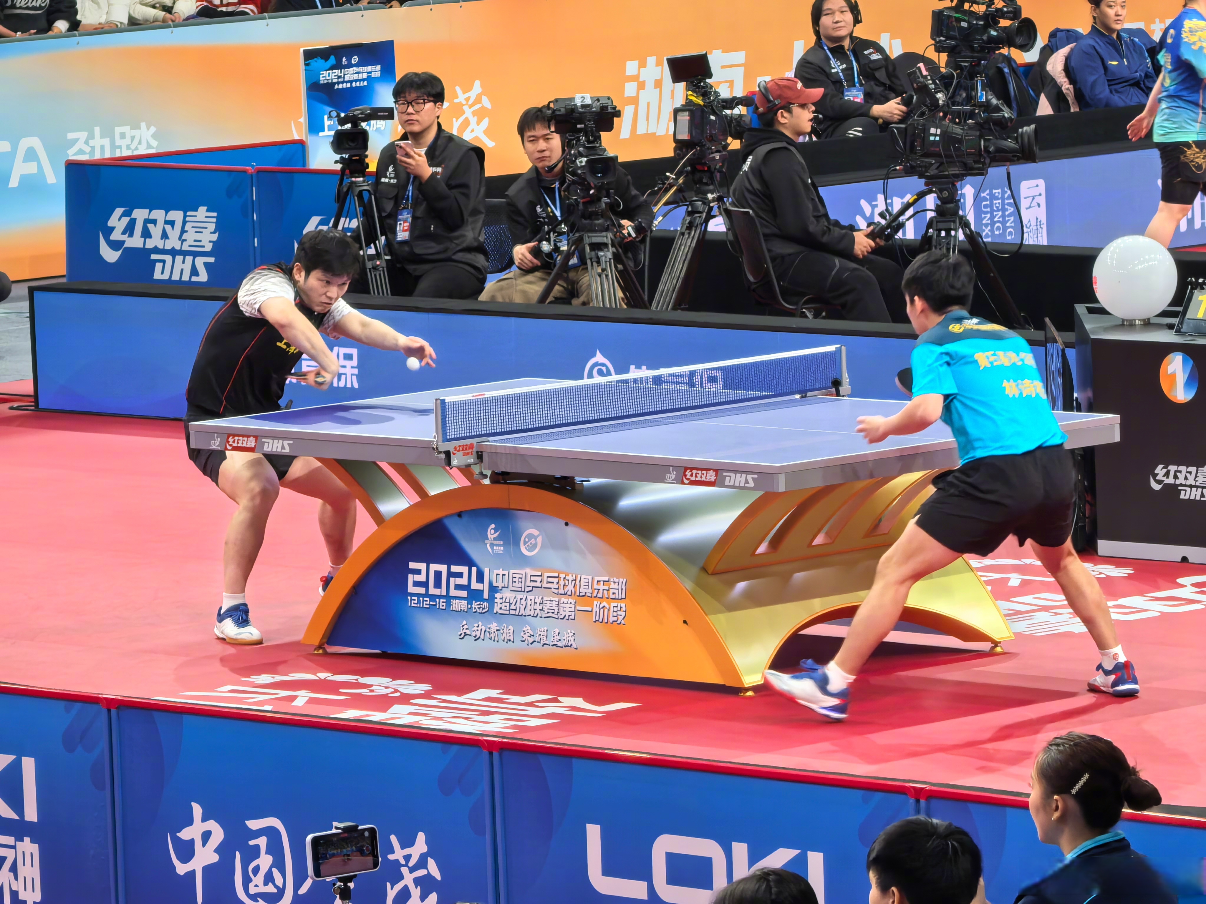 英格兰队碾压葡萄牙队，樊振东带队取胜