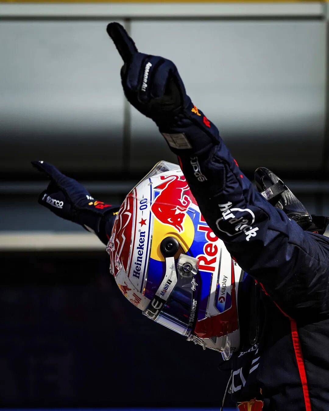 雷诺车队逆转阿斯顿马丁,维斯塔潘点燃赛场 雷诺车队逆转阿斯顿马丁,维斯塔潘点燃赛场