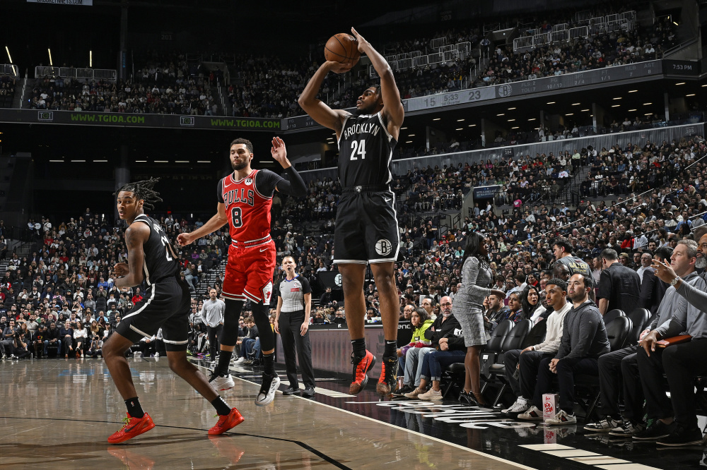 篮网爆冷公牛，拉文送出助攻