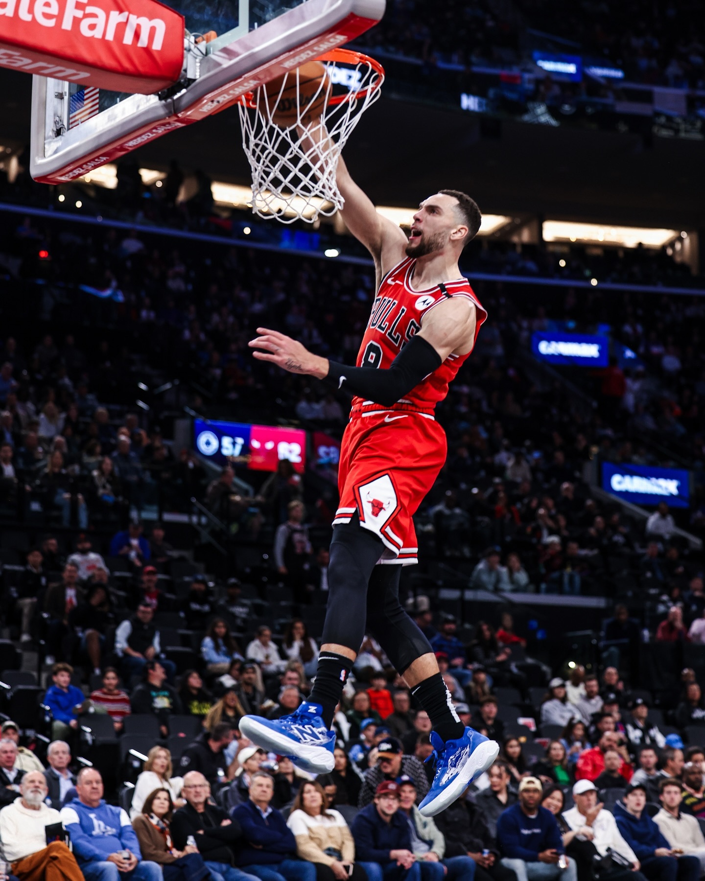 篮网爆冷公牛，拉文送出助攻