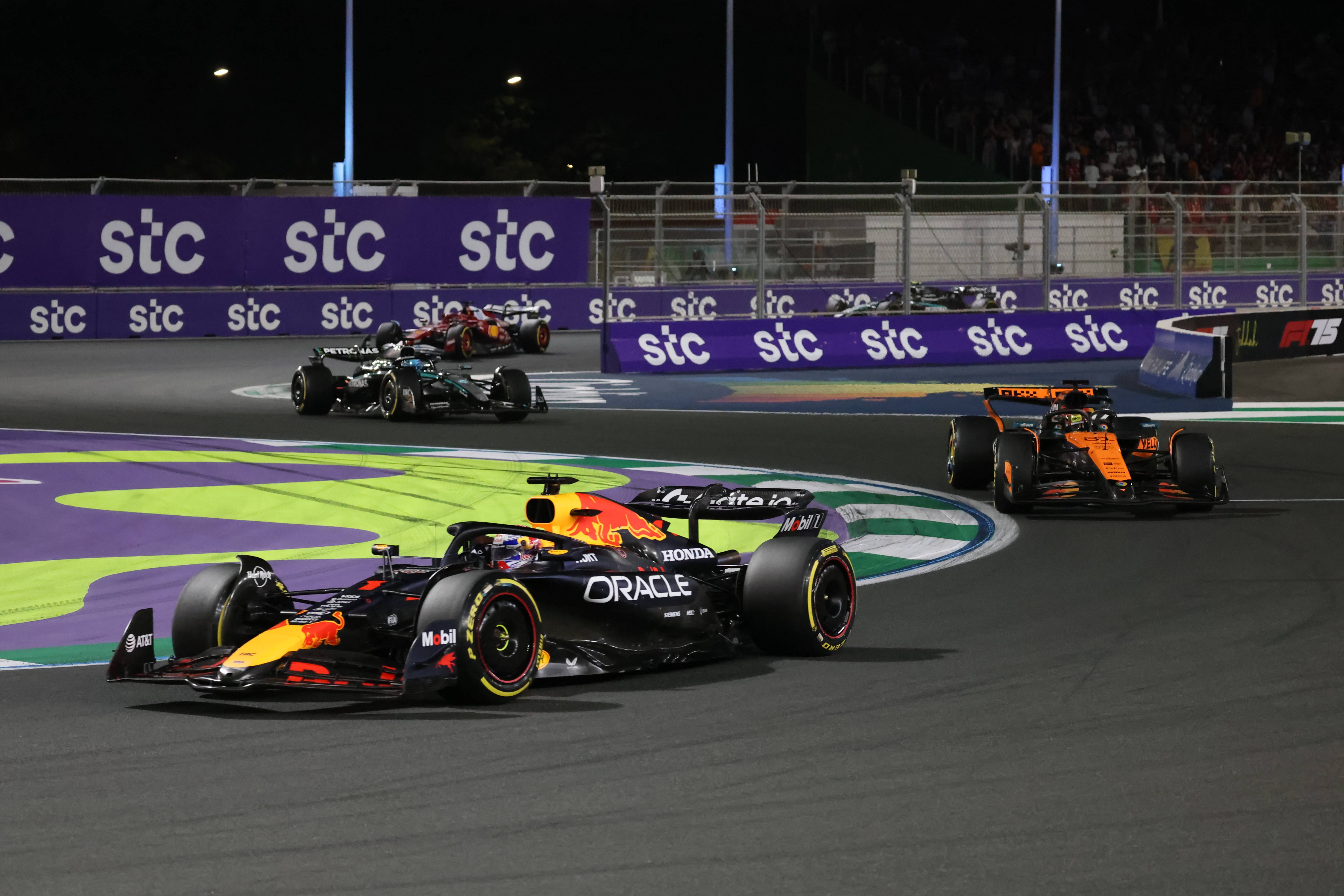 红牛二队逆转迈凯伦，皮亚斯特里带队取胜