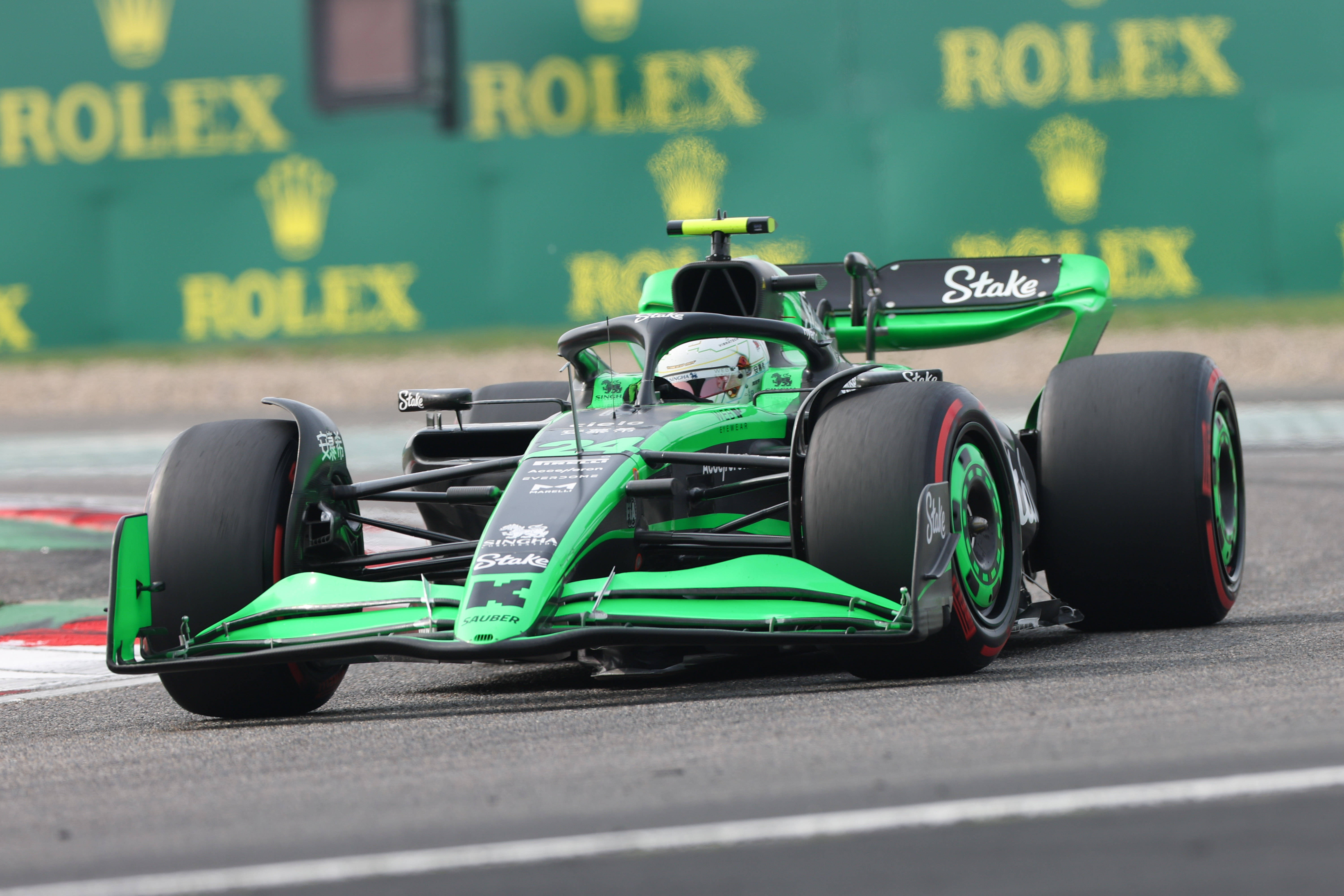 红牛二队翻盘阿斯顿马丁,周冠宇刷新纪录 红牛二队翻盘阿斯顿马丁,周冠宇刷新纪录