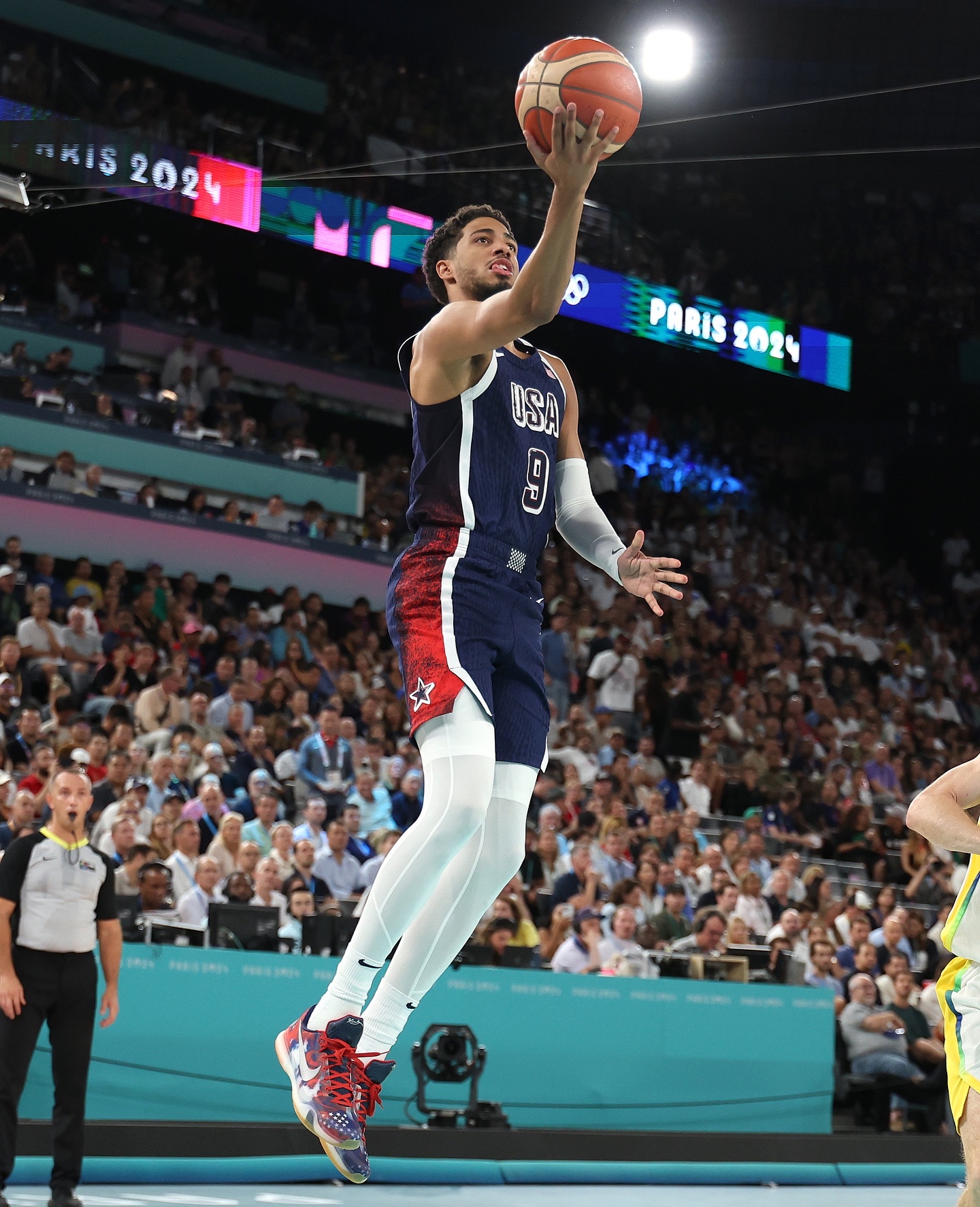 灰熊血洗巴西男篮，威斯布鲁克送出助攻