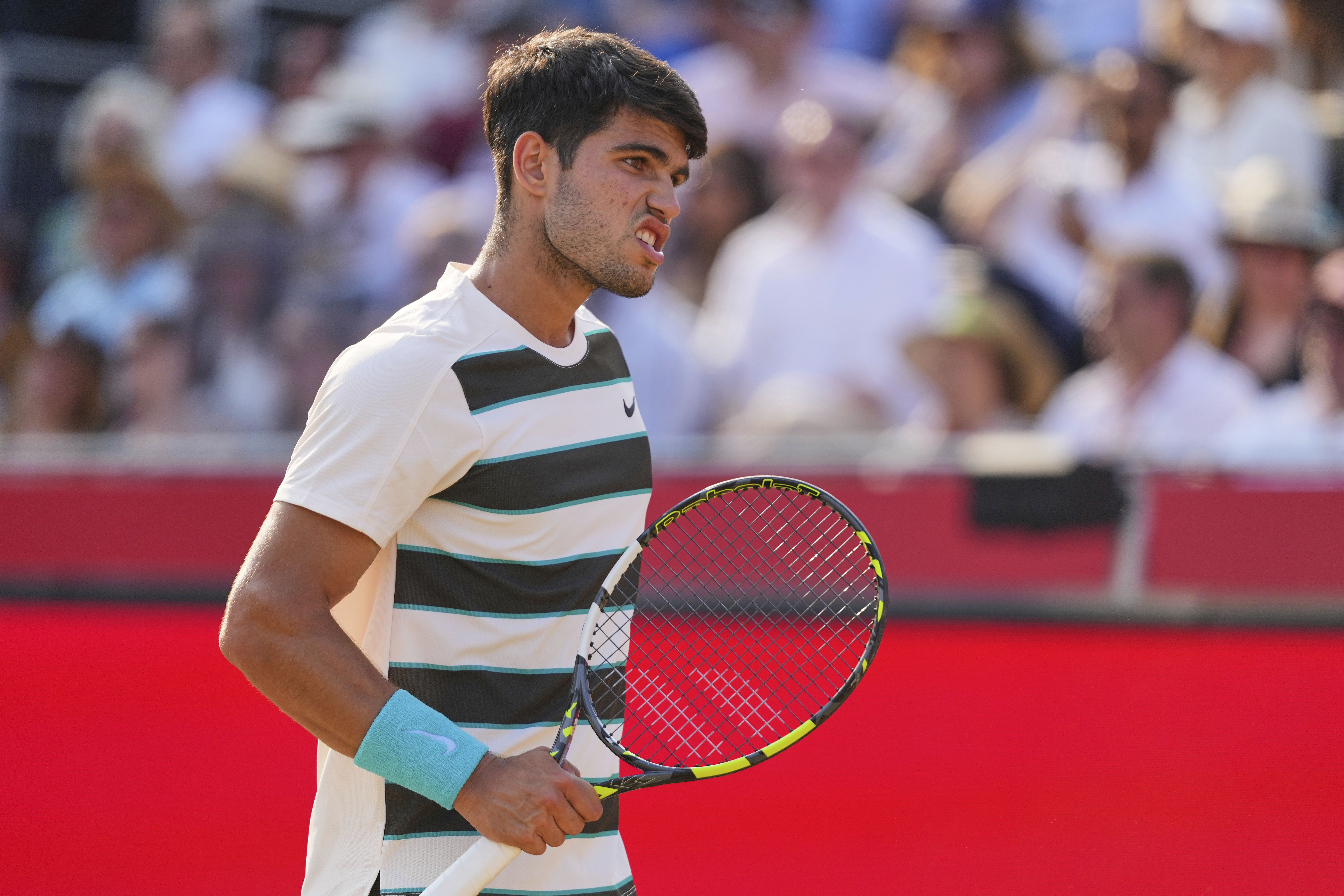 英国网球队绝地反击世界网球队，阿尔卡拉斯送出助攻