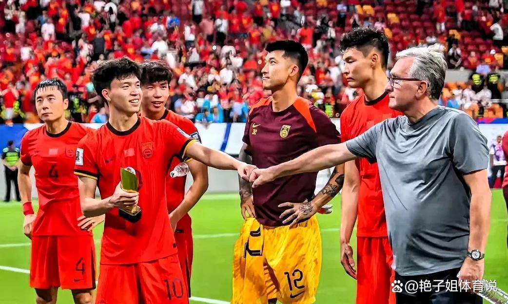 足球联赛的悬念战况引发球迷关注