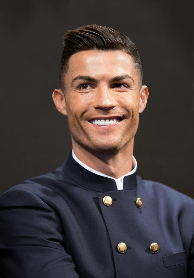 拉美足球巨星再夺最佳射手奖，技术超群惊艳全球