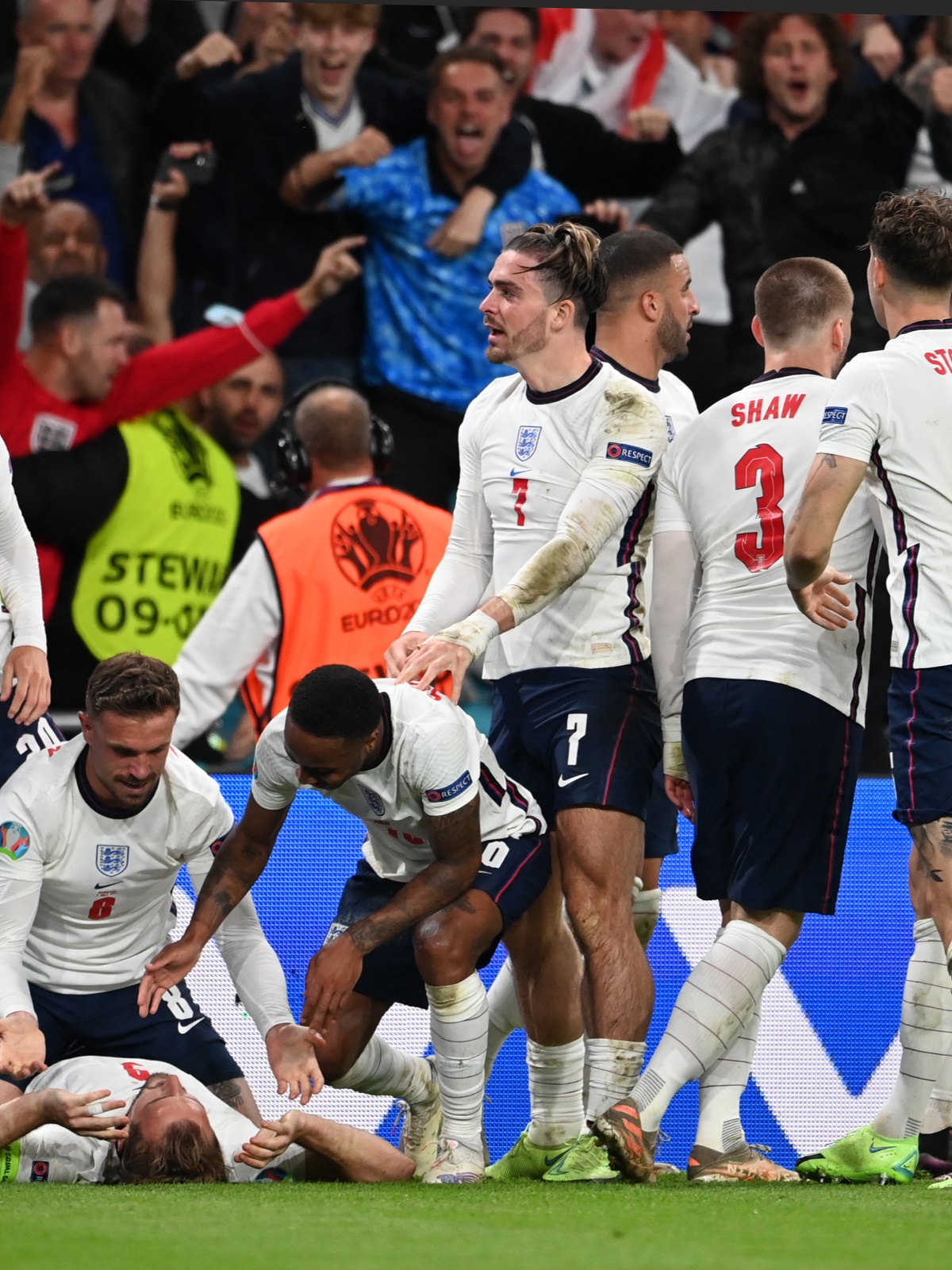 捷克迎战英格兰：看谁更胜一筹