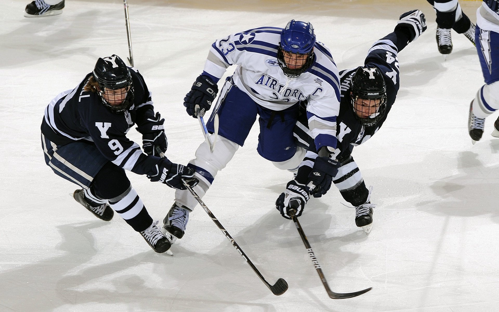 F1新赛季揭幕战焦点战，加纳车队正面击溃德国传奇的赛道革命